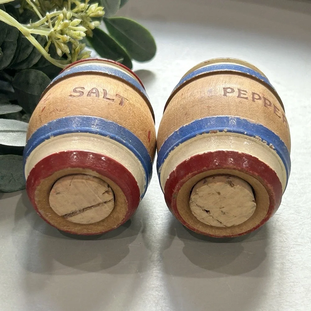 Vintage Wood Barrel Salt & Pepper Shakers with Patriotic Red White Blue Bands‎